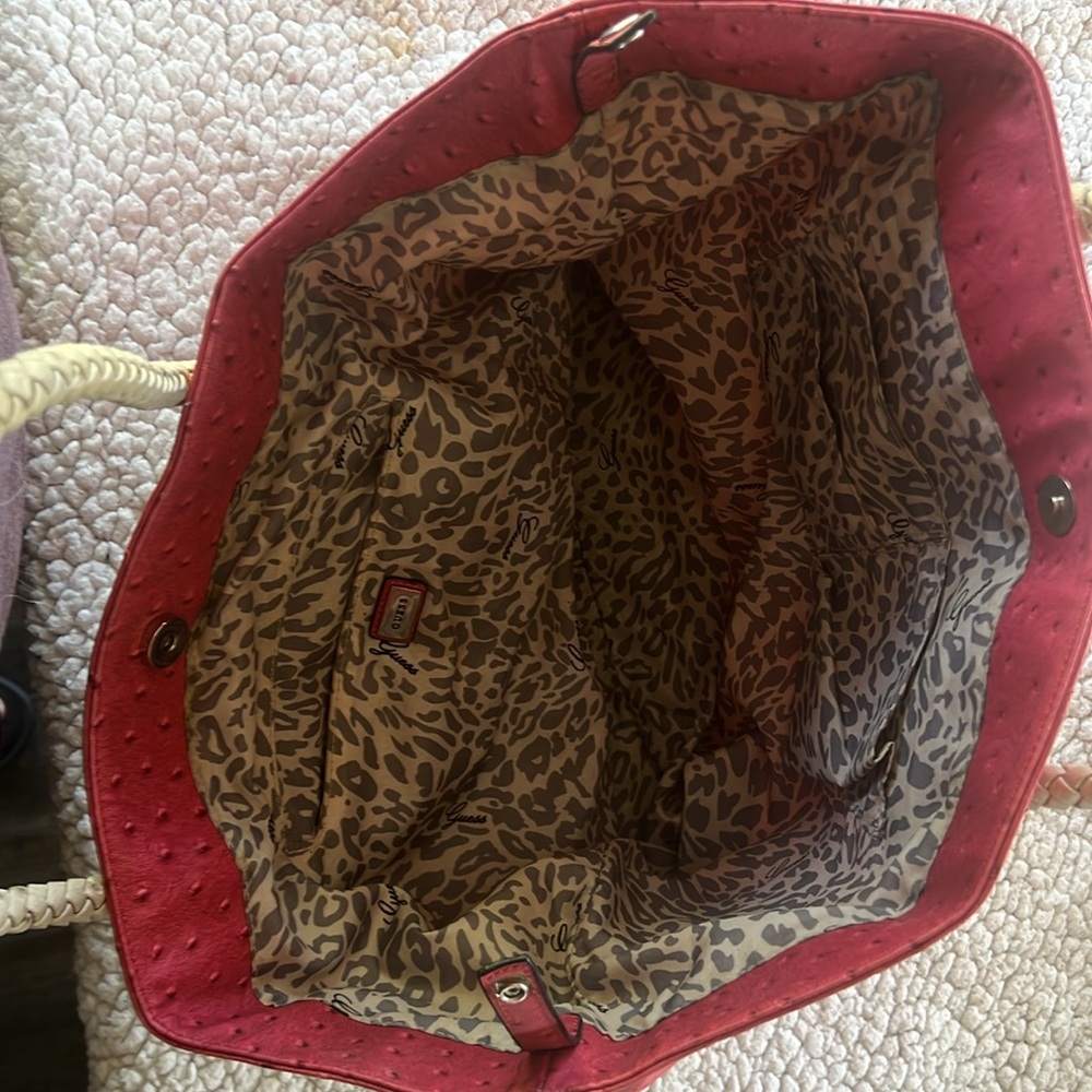 Guess handbag - Picture 3 of 3